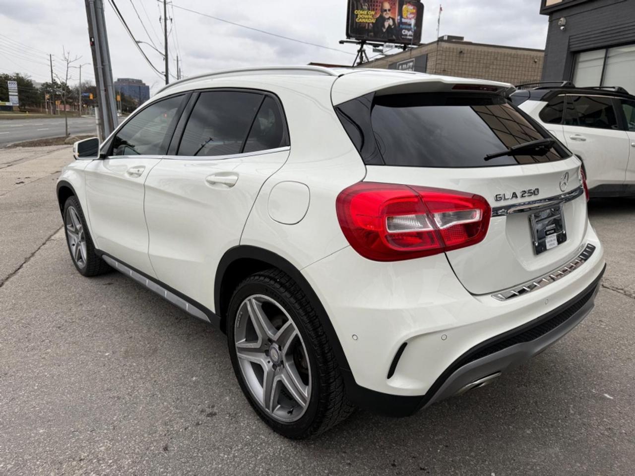 2017 Mercedes-Benz GLA GLA 250 4MATIC * AMG * NAVIAGTION * PANO SUNROOF - Photo #7