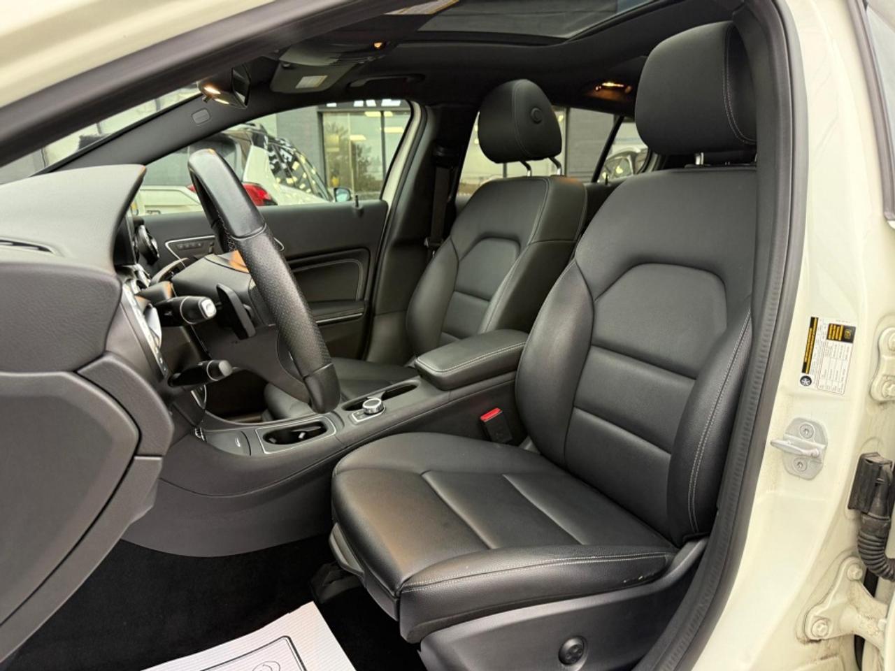 2017 Mercedes-Benz GLA GLA 250 4MATIC * AMG * NAVIAGTION * PANO SUNROOF - Photo #10