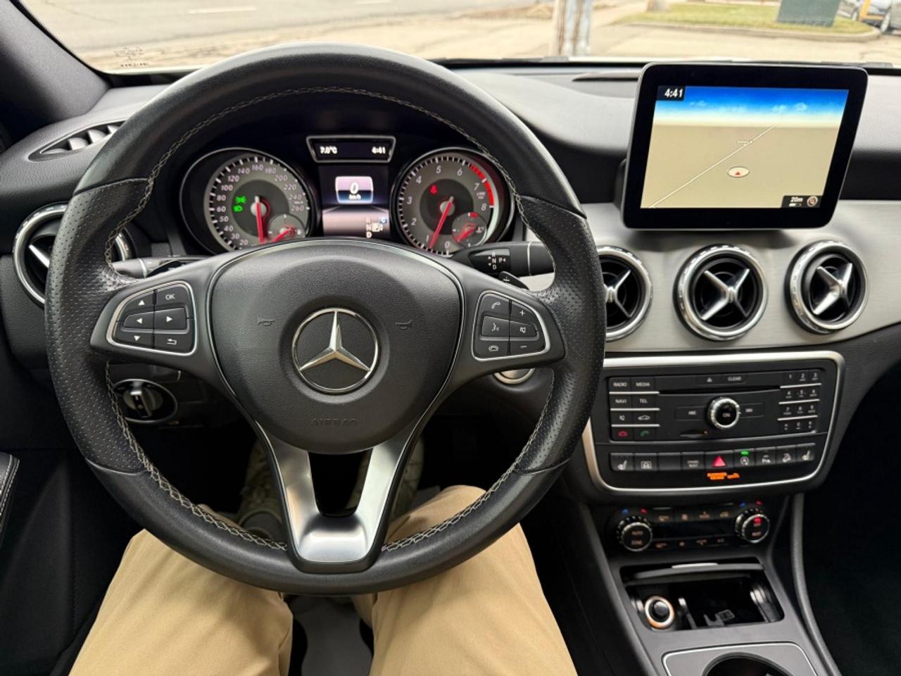 2017 Mercedes-Benz GLA GLA 250 4MATIC * AMG * NAVIAGTION * PANO SUNROOF Photo