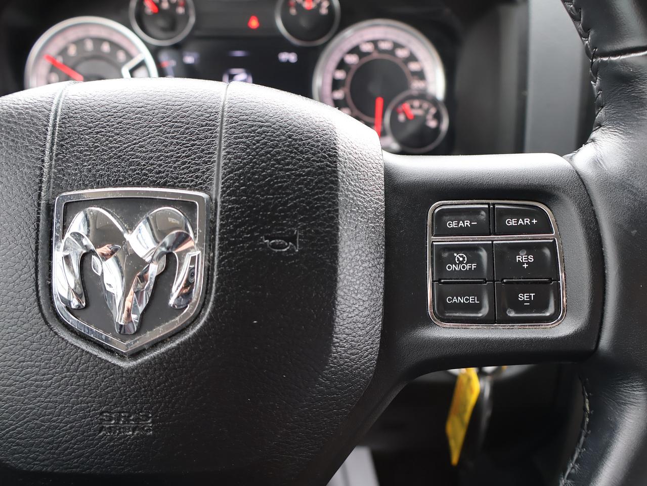 2015 RAM 1500 BIG HORN DIESEL CREW 4WD CERTIFIED *ACCIDENT FREE*DODGE MAINTAIN*  CAMERA BLUETOOTH HEATED SEATS/STEERING RUNNING BOARDS CRUISE ALLOYS Photo