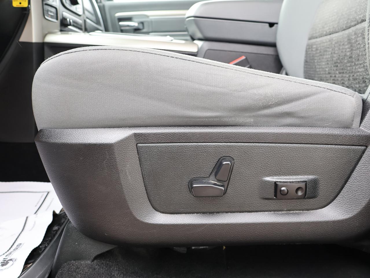 2015 RAM 1500 BIG HORN DIESEL CREW 4WD CERTIFIED *ACCIDENT FREE*DODGE MAINTAIN*  CAMERA BLUETOOTH HEATED SEATS/STEERING RUNNING BOARDS CRUISE ALLOYS Photo