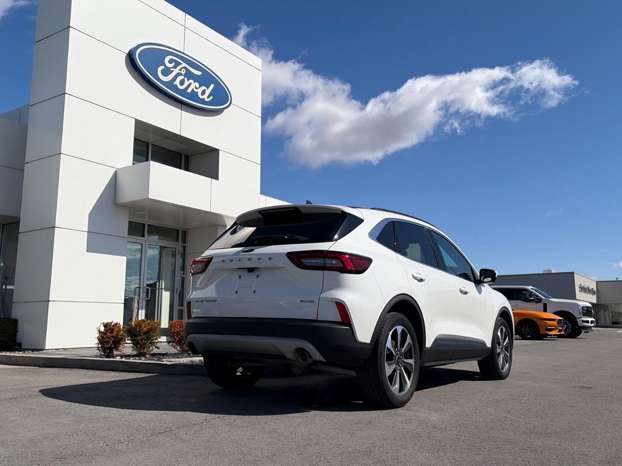 2023 Ford Escape Platinum AWD Photo