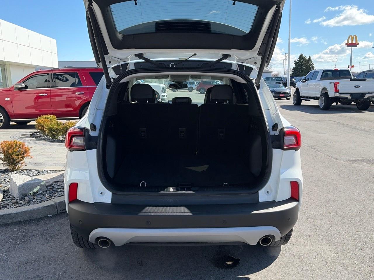 2023 Ford Escape Platinum AWD Photo4