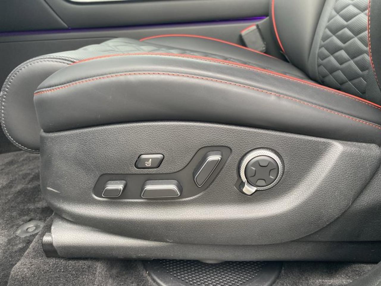 13732829