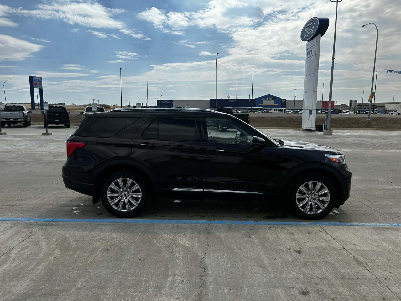 2023 Ford Explorer Limited 4WD Photo2