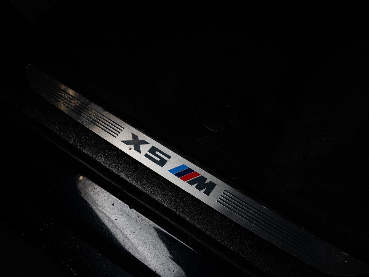 2016 BMW X5 M PREMIUM PKG | CARBON FIBRE | 20 IN Photo