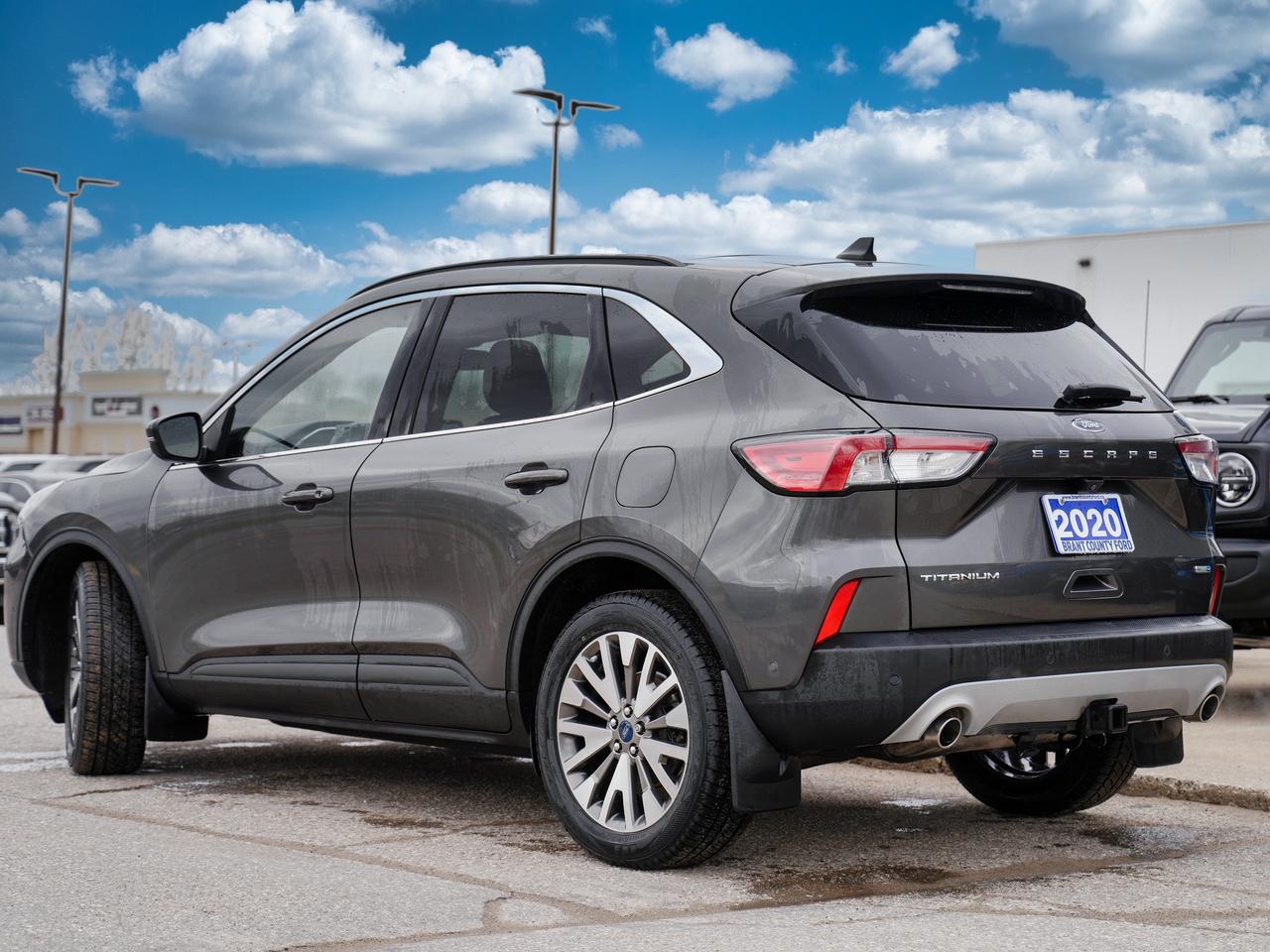 2020 Ford Escape TITANIUM | VERY LOW KMS | LEATHER | PANO ROOF Photo3