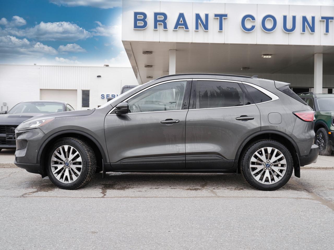 2020 Ford Escape TITANIUM | VERY LOW KMS | LEATHER | PANO ROOF Photo