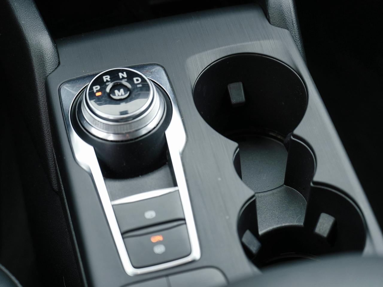 2020 Ford Escape TITANIUM | VERY LOW KMS | LEATHER | PANO ROOF Photo