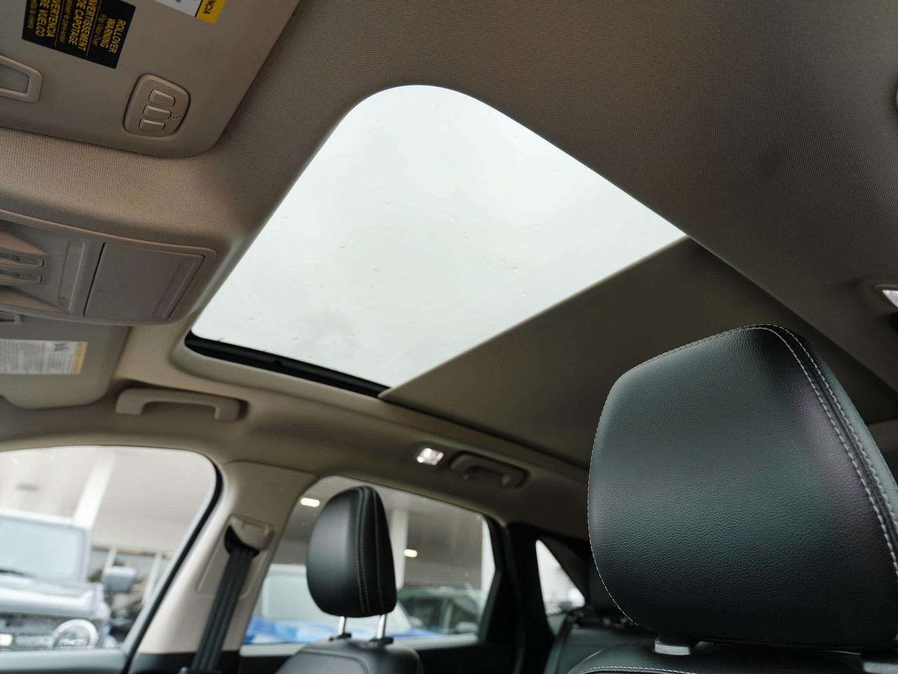 2020 Ford Escape TITANIUM | VERY LOW KMS | LEATHER | PANO ROOF Photo