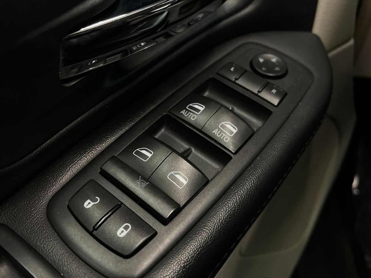 2016 Dodge Grand Caravan CREW PLUS | 7-PASS | LEATHER | ALLOYS | REAR CAM Photo