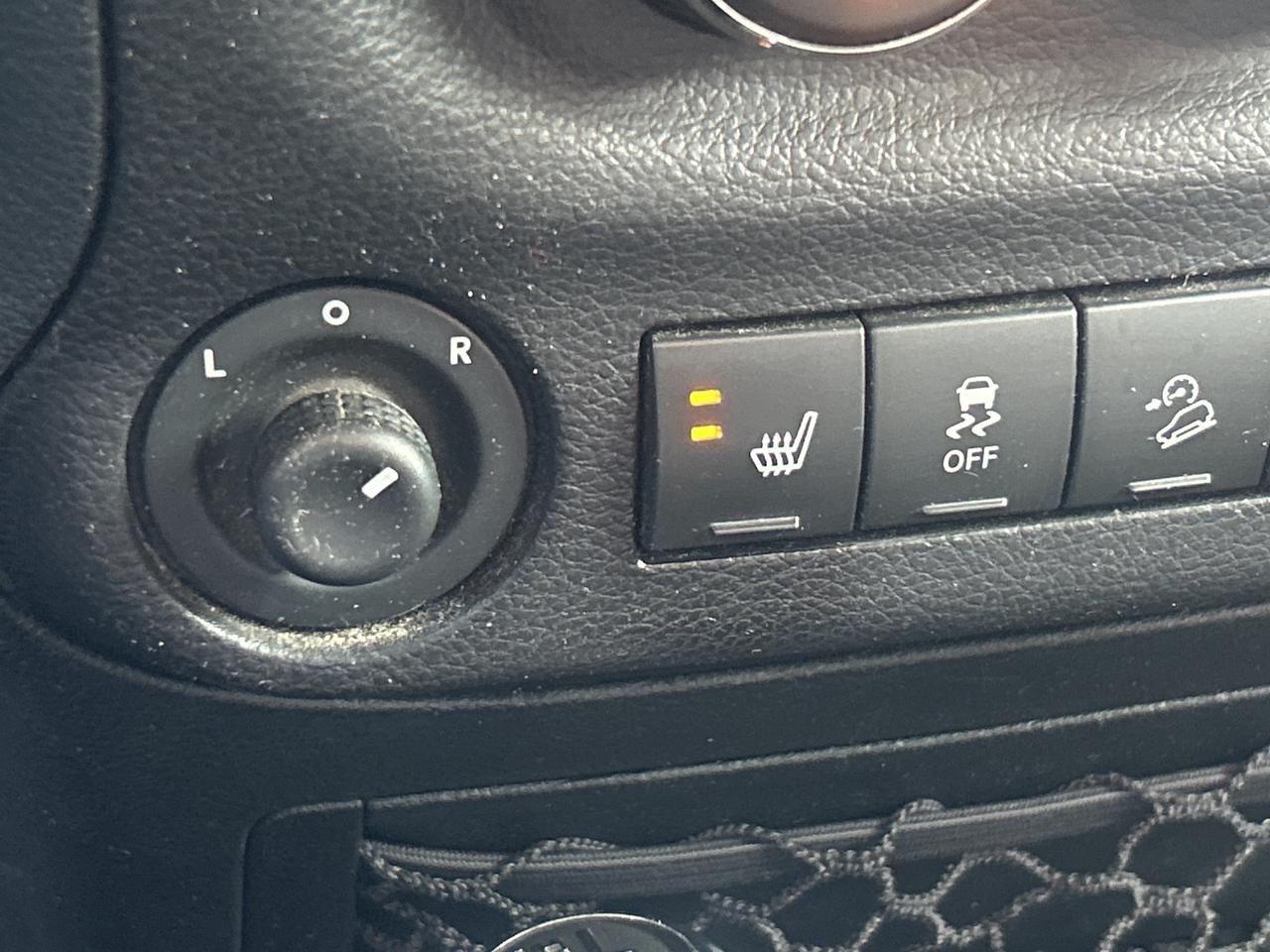 2018 Jeep Wrangler JK Unlimited SAHARA, CLEAN CARFAX, REMOTE START! - Photo #16