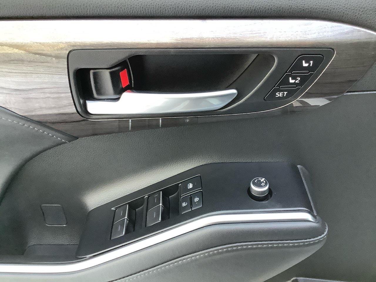 2022 Toyota Highlander LIMITED  Photo