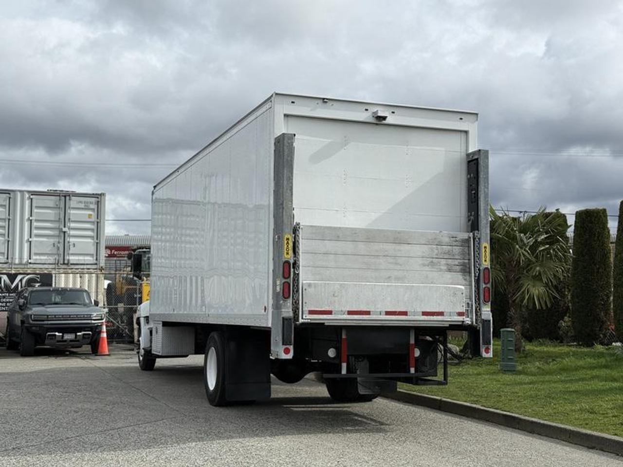 13734005