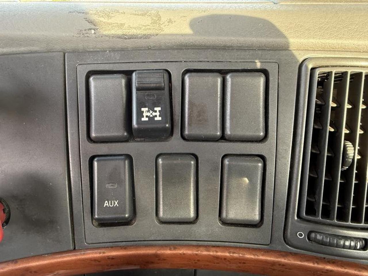 13734008