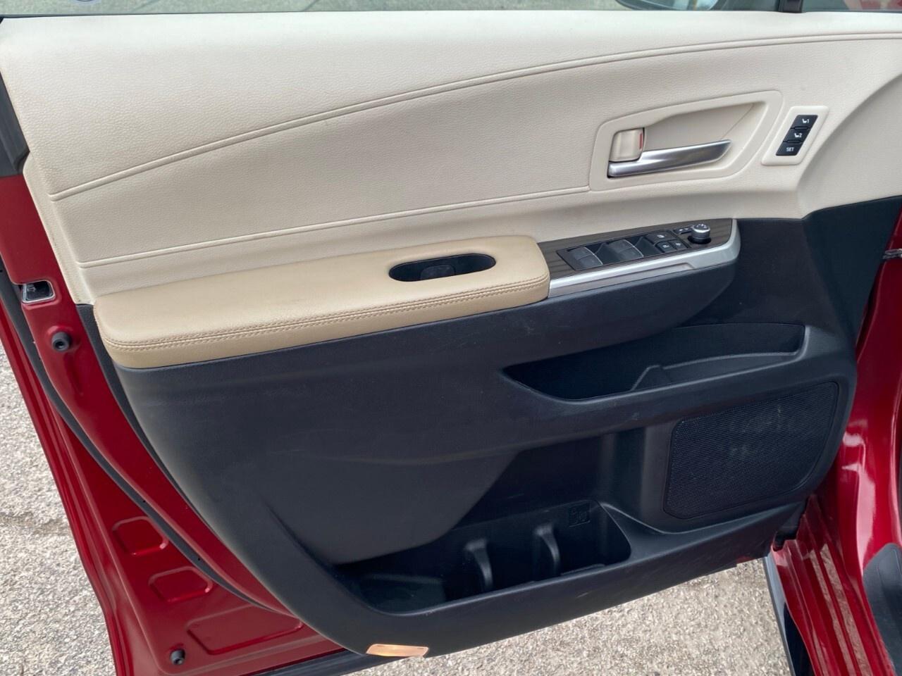 2023 Toyota Sienna LIMITED Photo