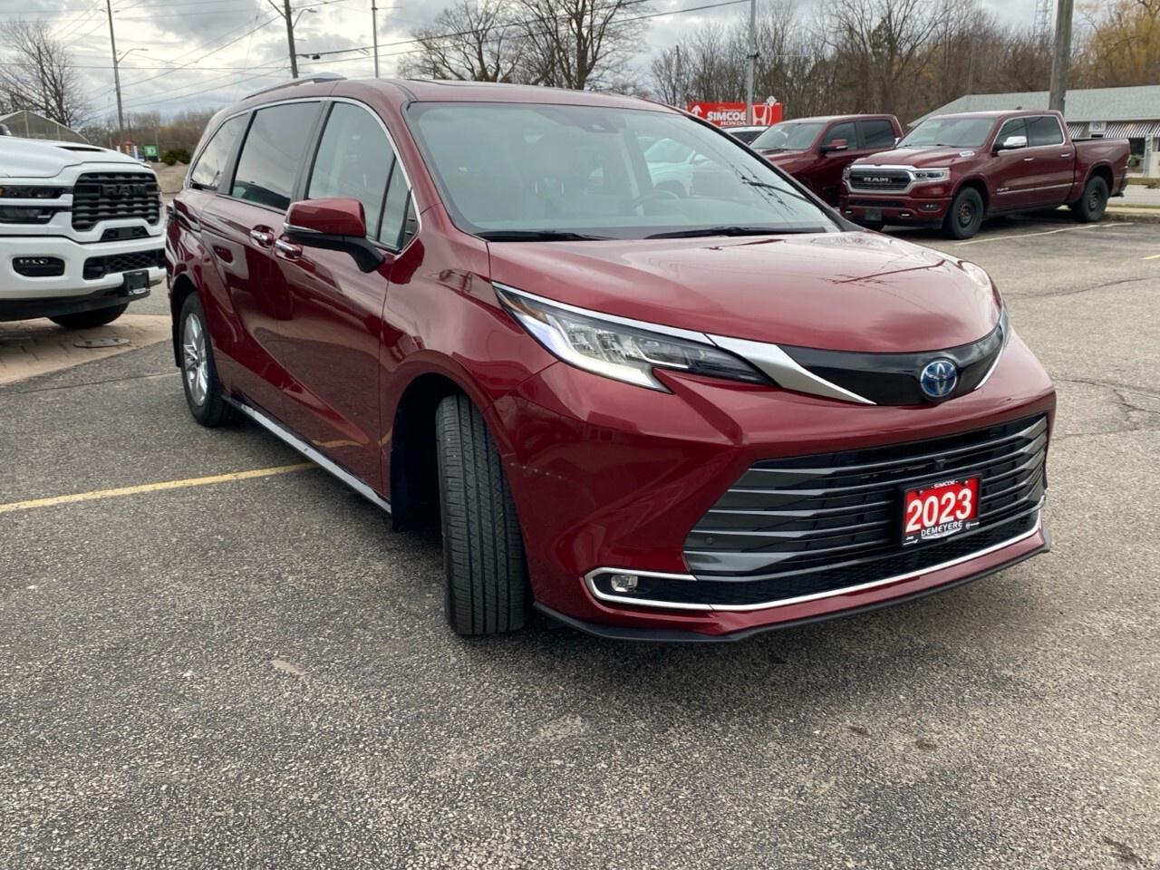 2023 Toyota Sienna LIMITED Photo