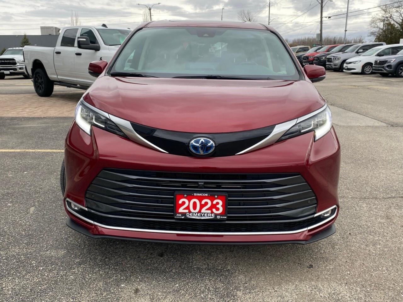 2023 Toyota Sienna LIMITED Photo