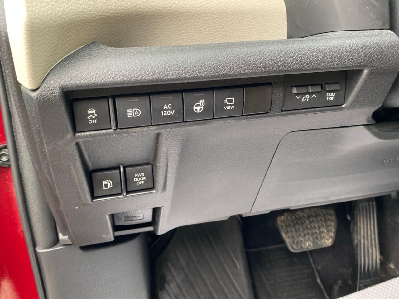 2023 Toyota Sienna LIMITED Photo