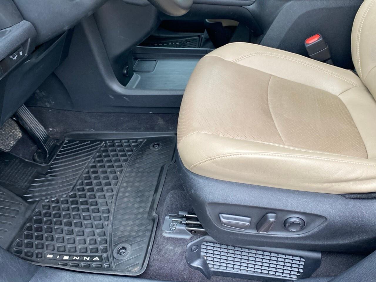 2023 Toyota Sienna LIMITED Photo