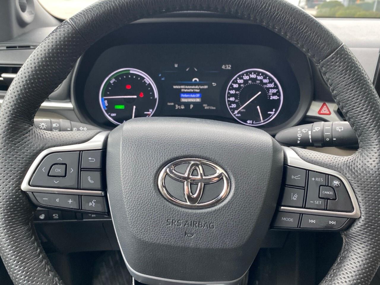 2023 Toyota Sienna LIMITED Photo