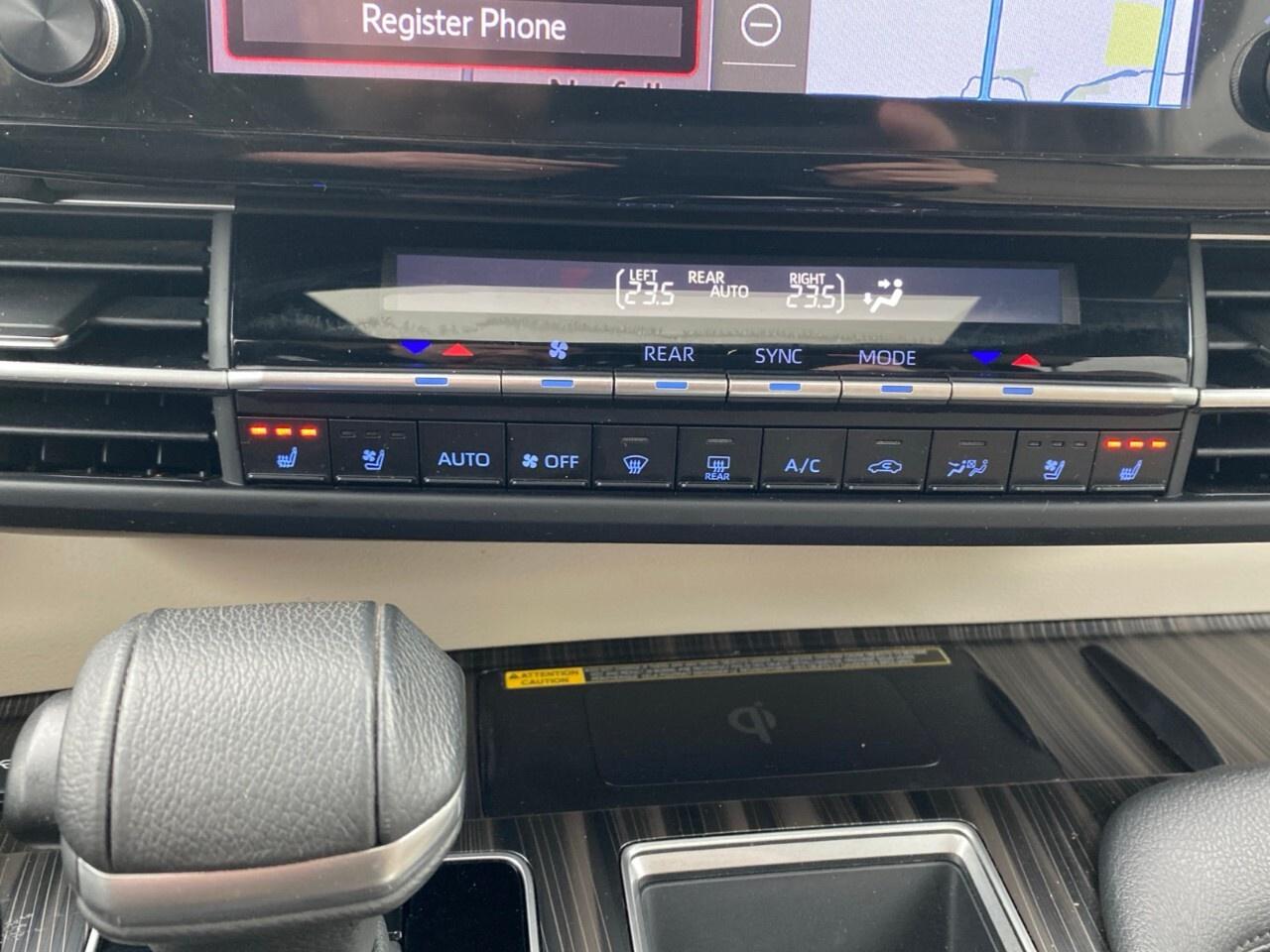 2023 Toyota Sienna LIMITED Photo