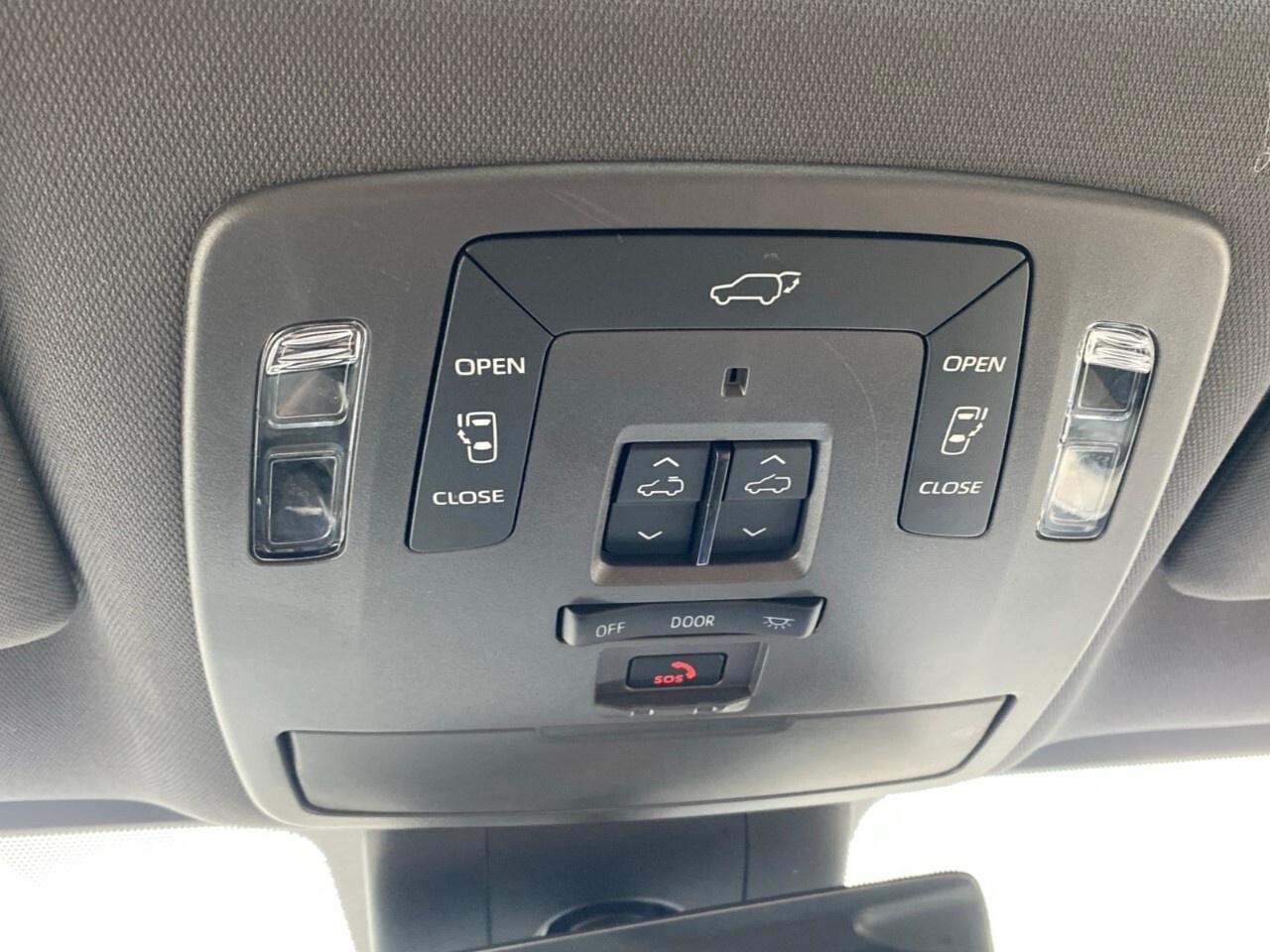 2023 Toyota Sienna LIMITED Photo