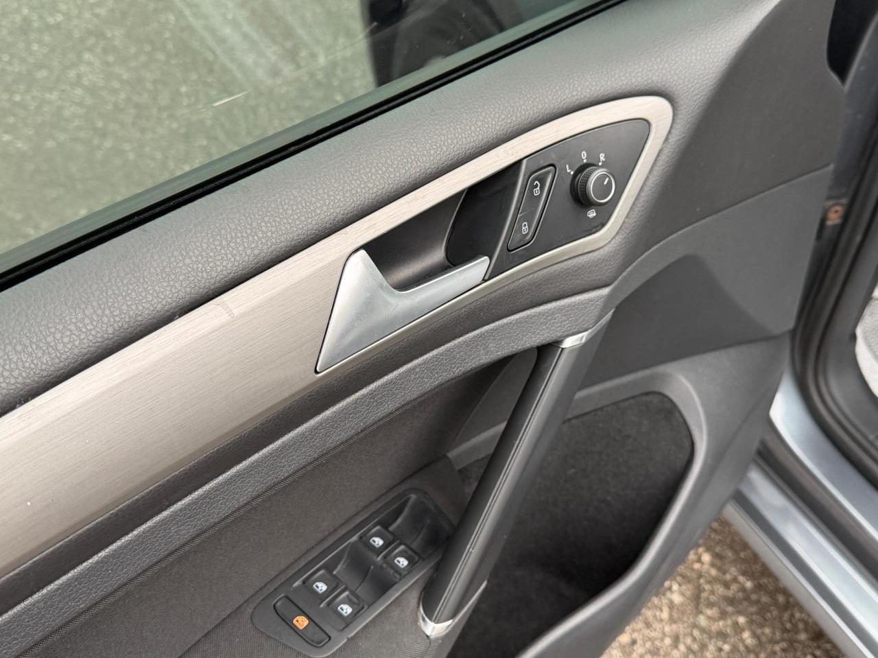 2015 Volkswagen Golf SportWagen TDI   TRENDLINE   DIESEL Photo