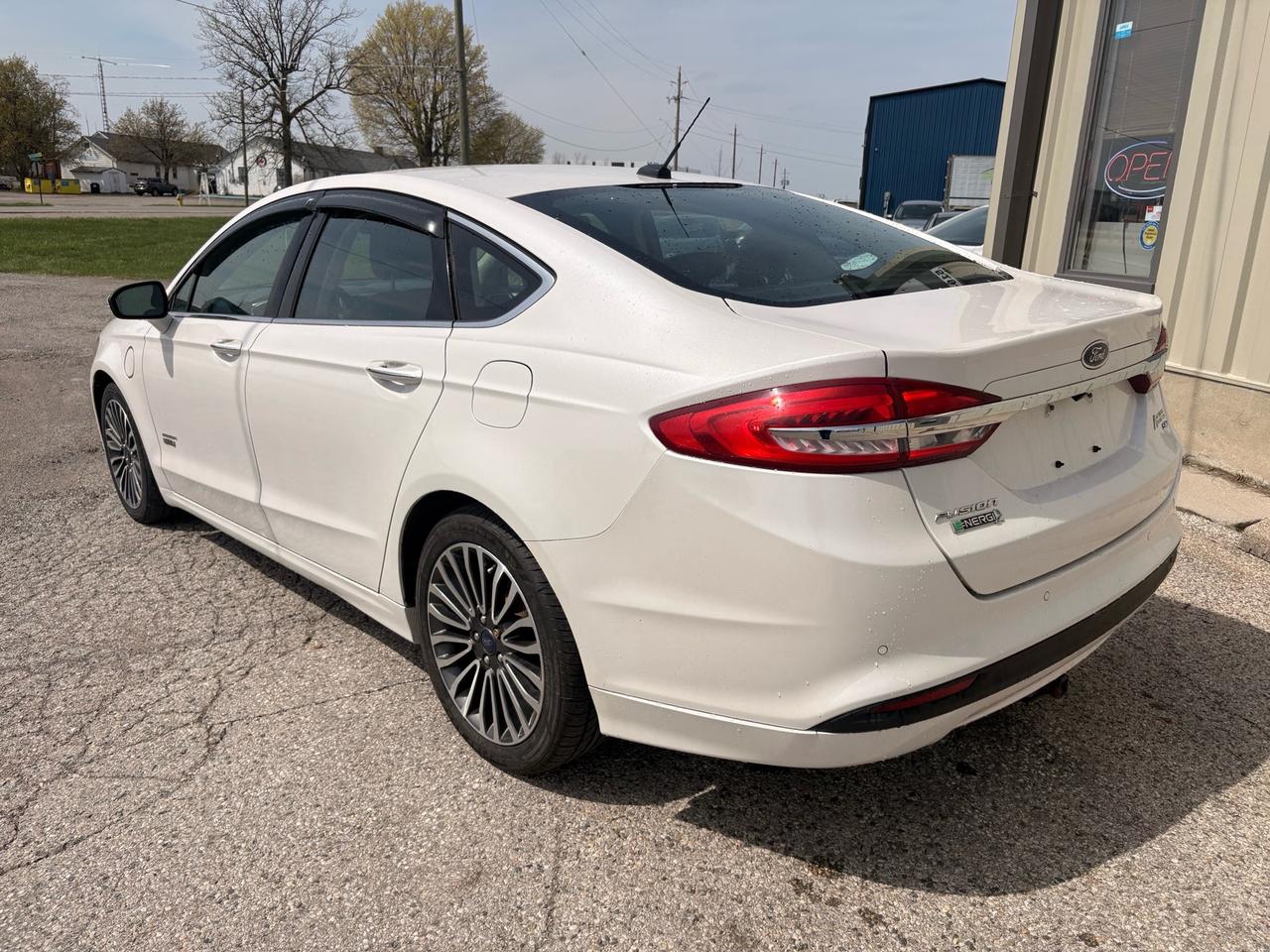 2018 Ford Fusion Energi Plug-in Hybrid SE FWD Photo