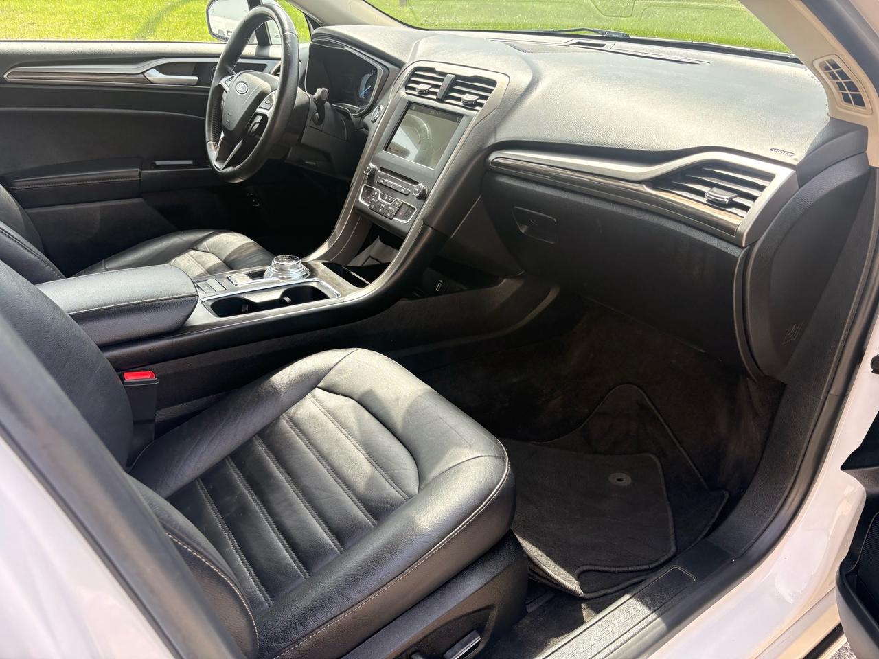 2018 Ford Fusion Energi Plug-in Hybrid SE FWD Photo