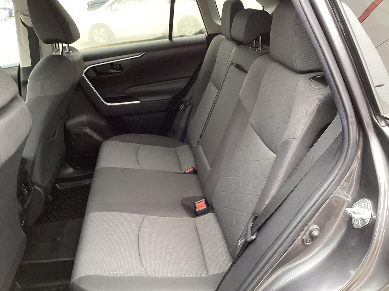 2022 Toyota RAV4 LE AWD Photo