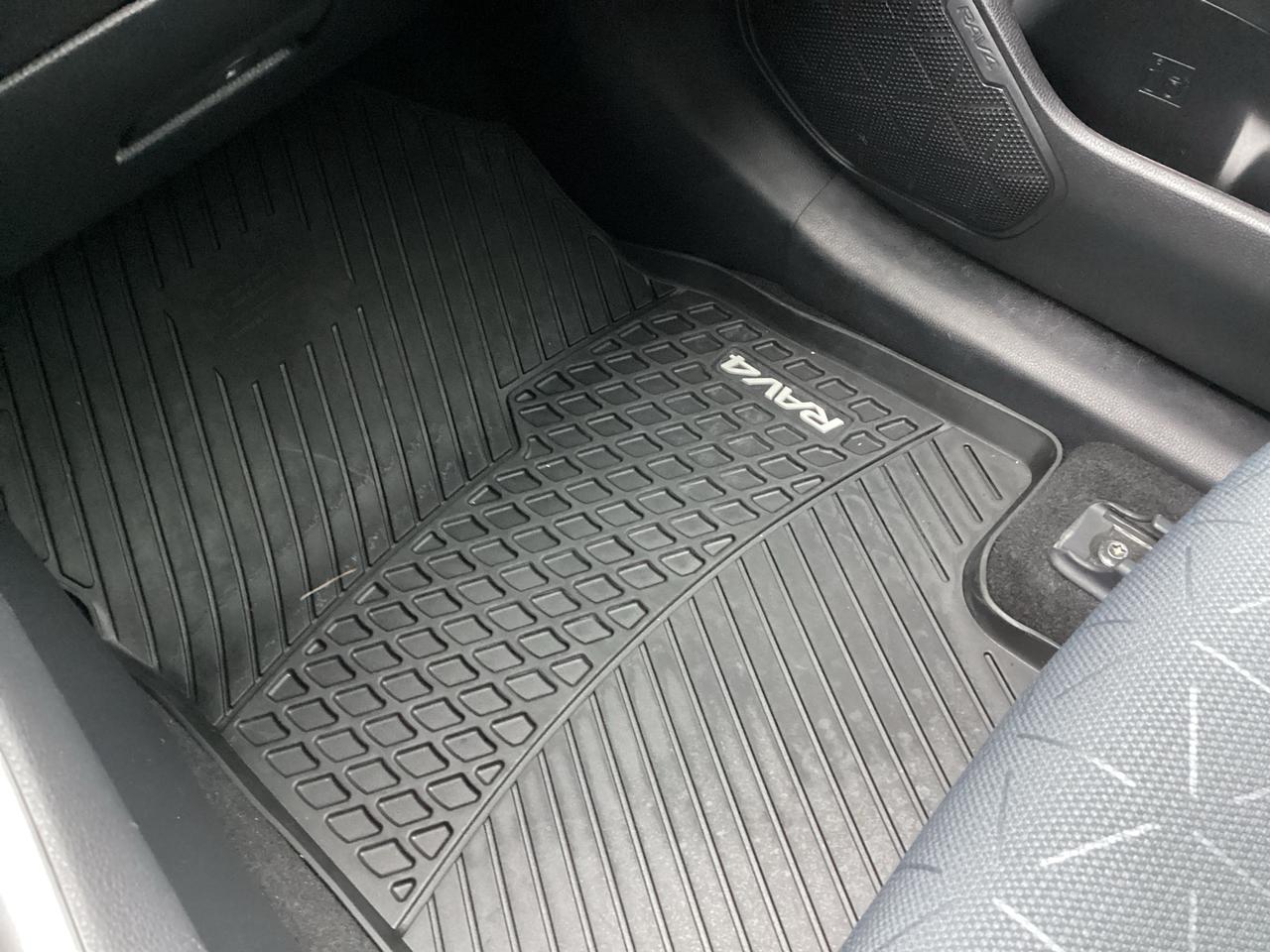 2022 Toyota RAV4 LE AWD Photo