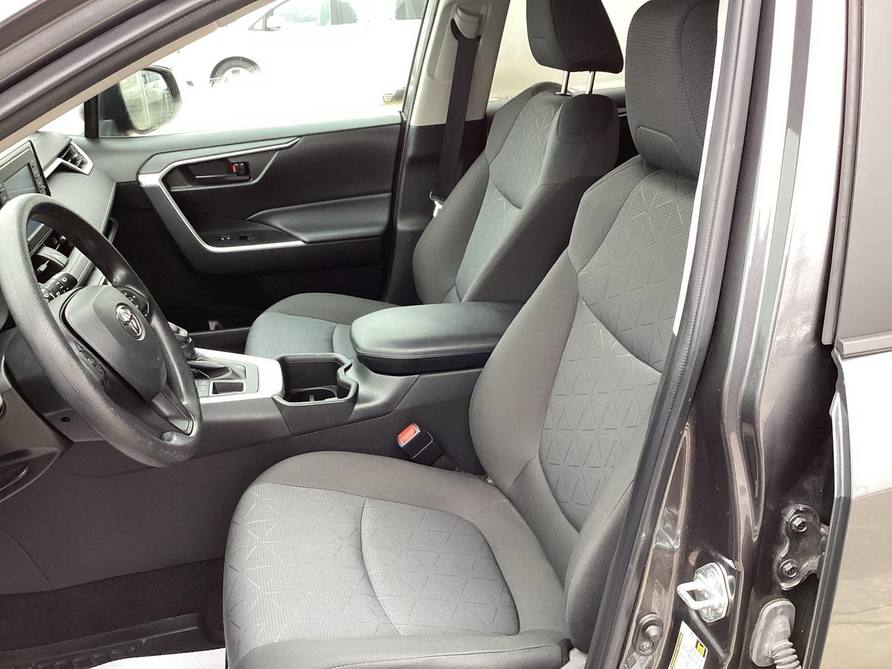 2022 Toyota RAV4 LE AWD Photo