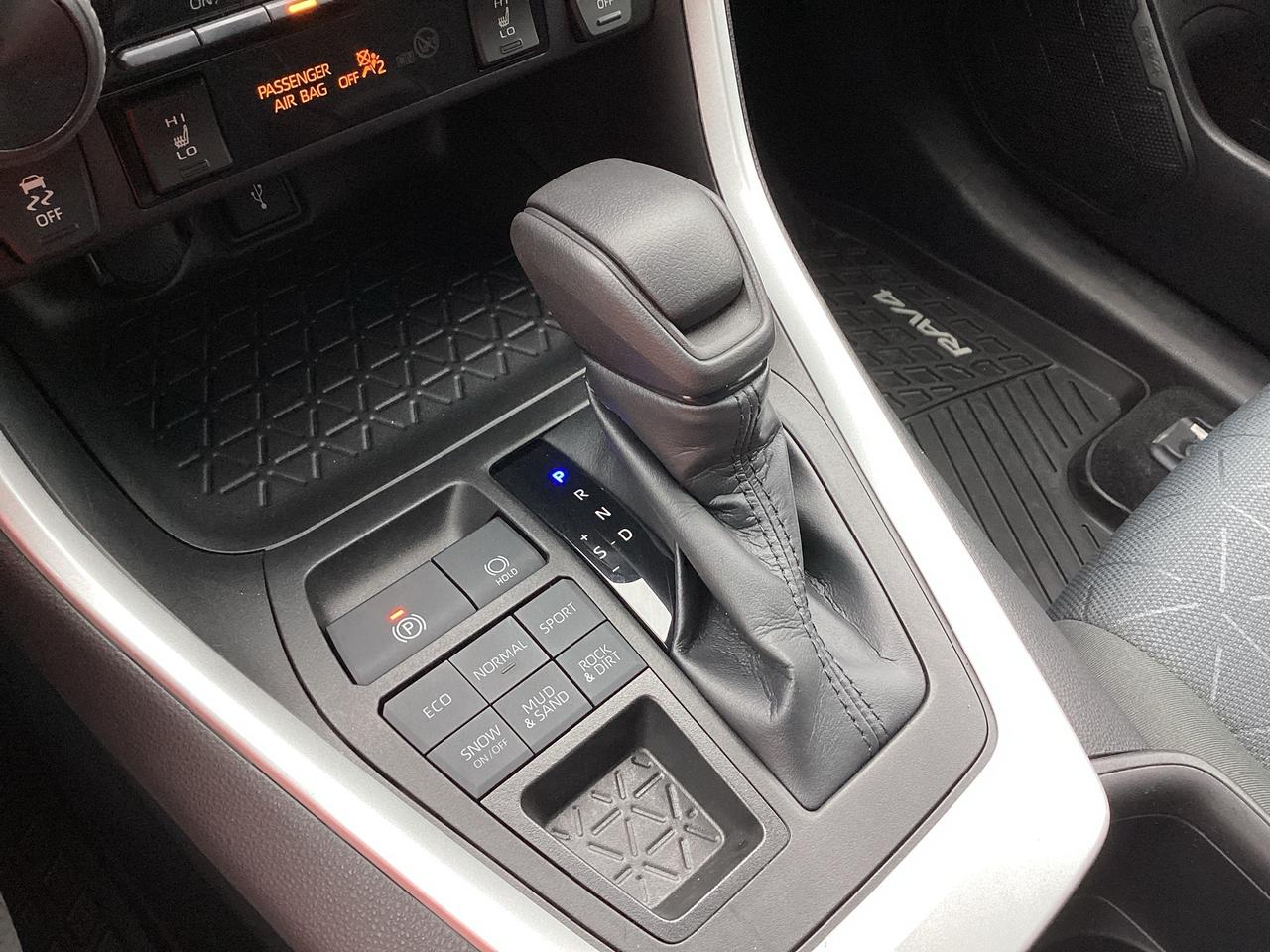 2022 Toyota RAV4 LE AWD Photo