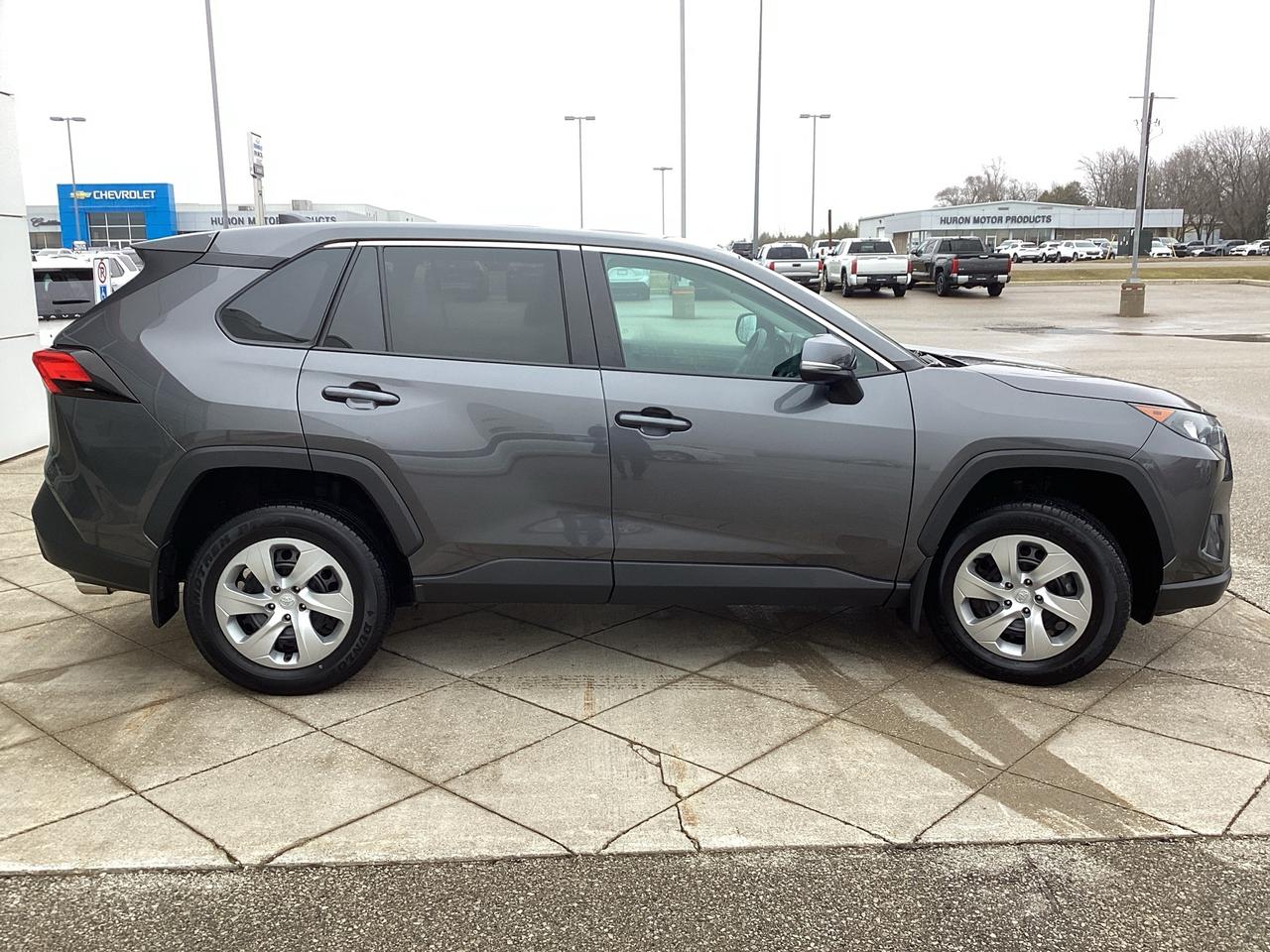 2022 Toyota RAV4 LE AWD Photo