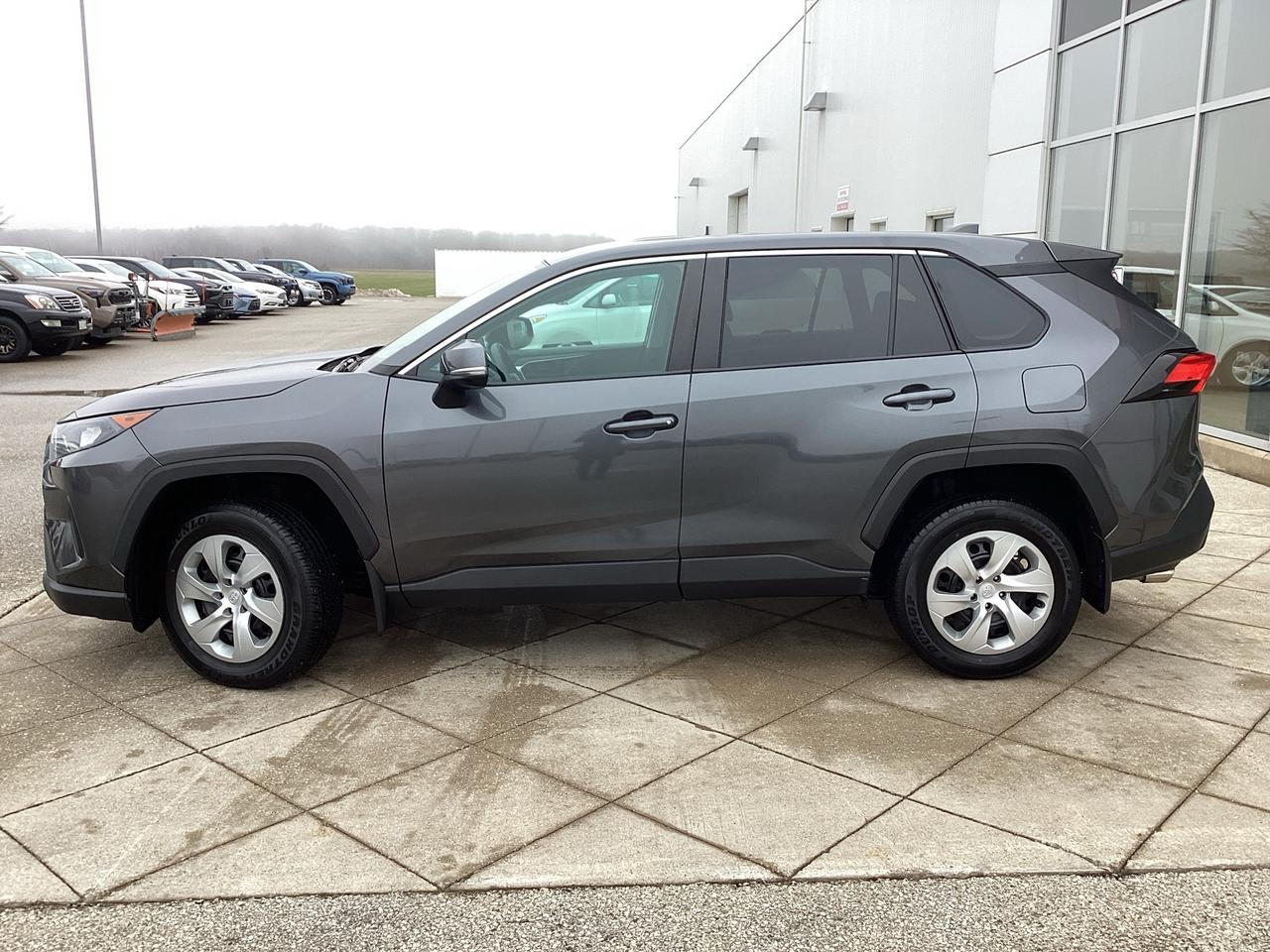 2022 Toyota RAV4 LE AWD Photo