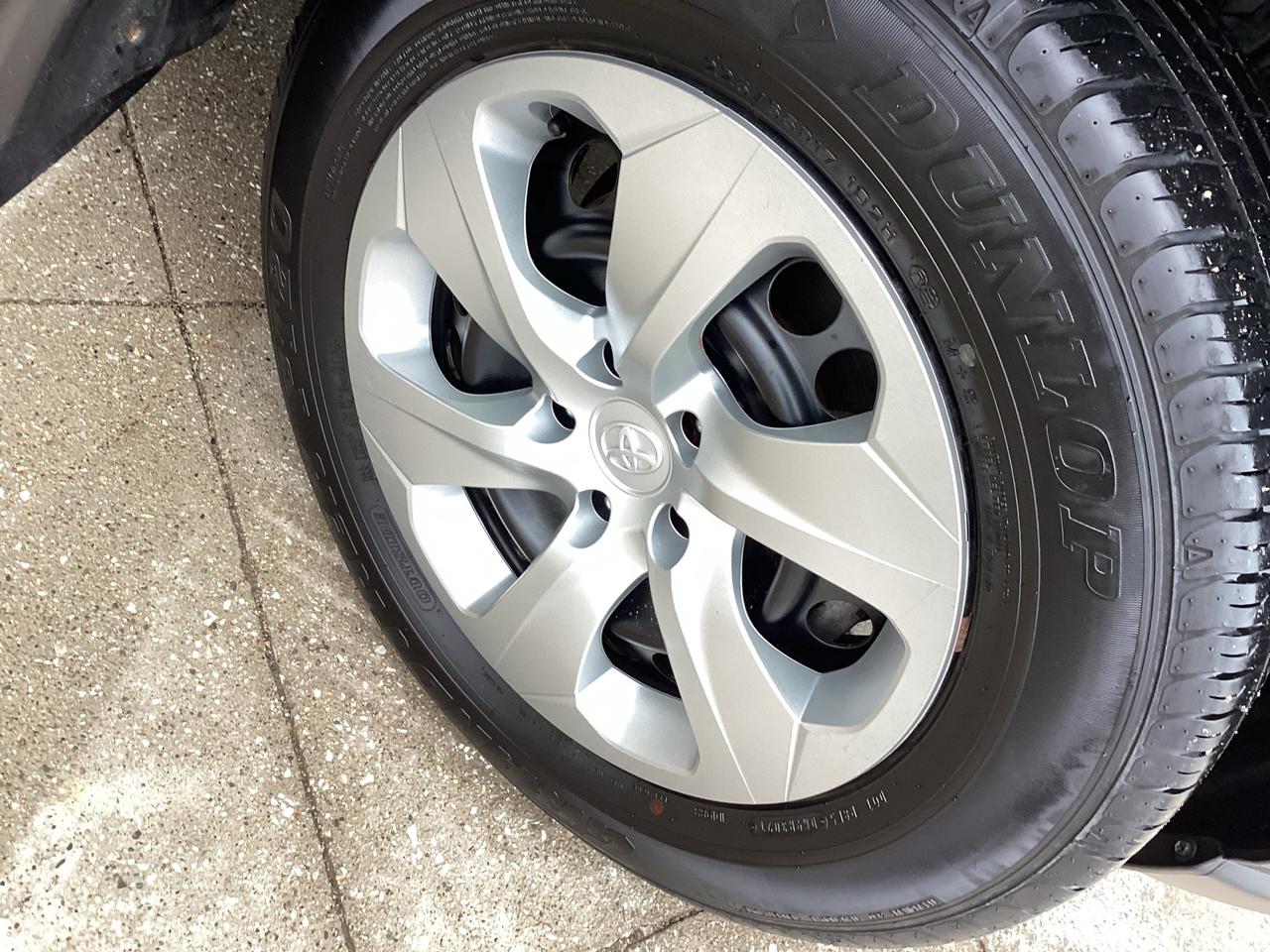 2022 Toyota RAV4 LE AWD Photo