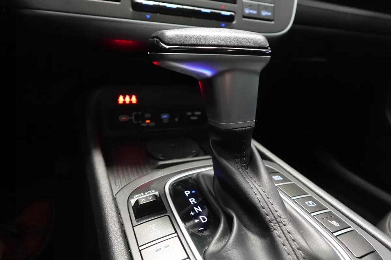 2024 Hyundai KONA PREFERRED   HEATED SEATS   HEATED WHEEL   APPLE CA Photo