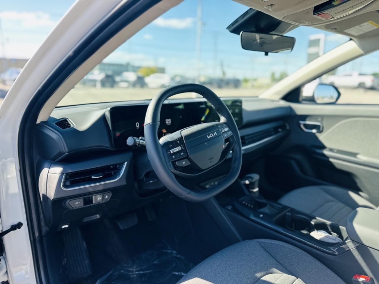 2025 Kia K4 EX Photo2