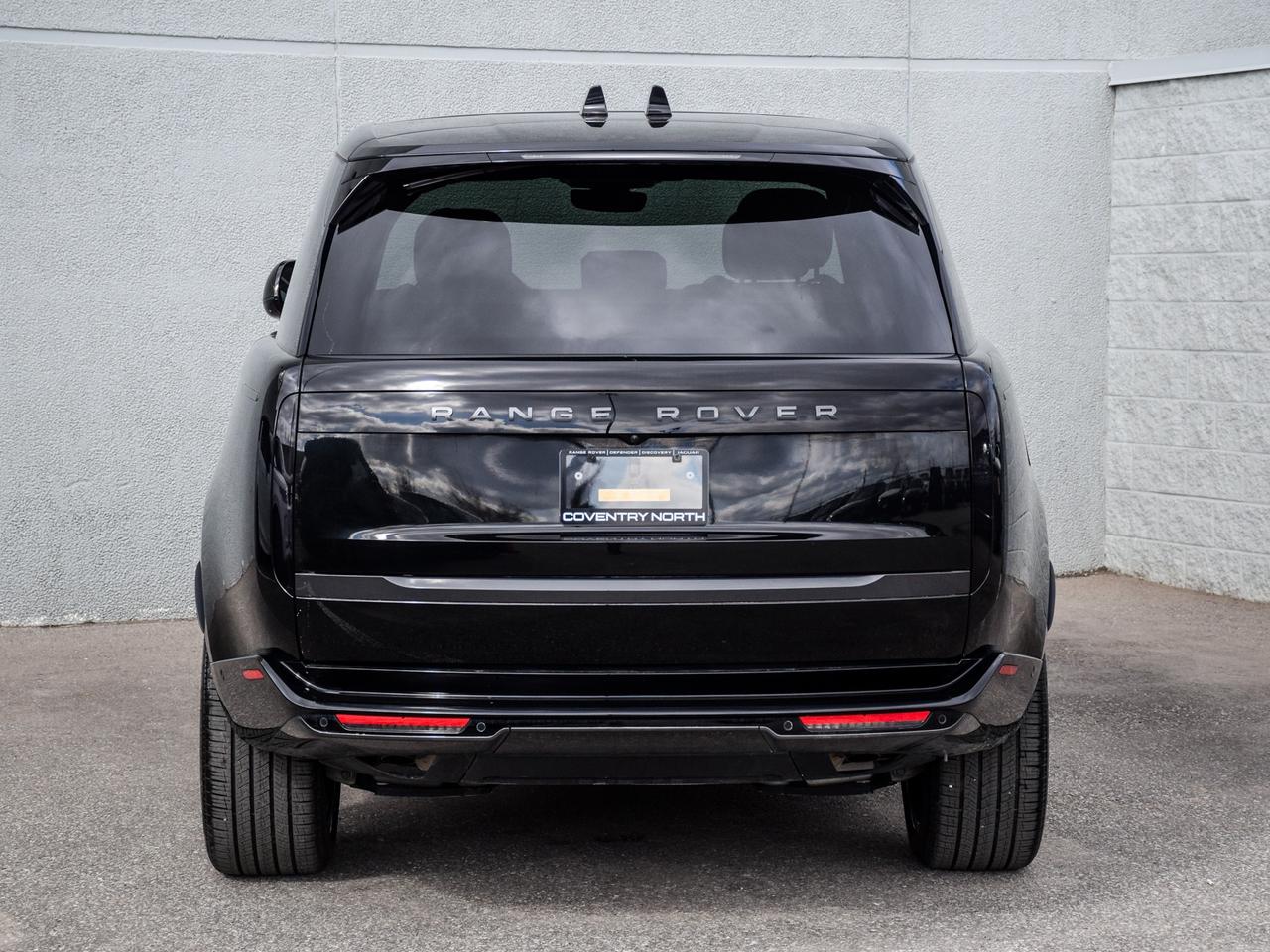 2025 Land Rover Range Rover P400 SE SWB Photo