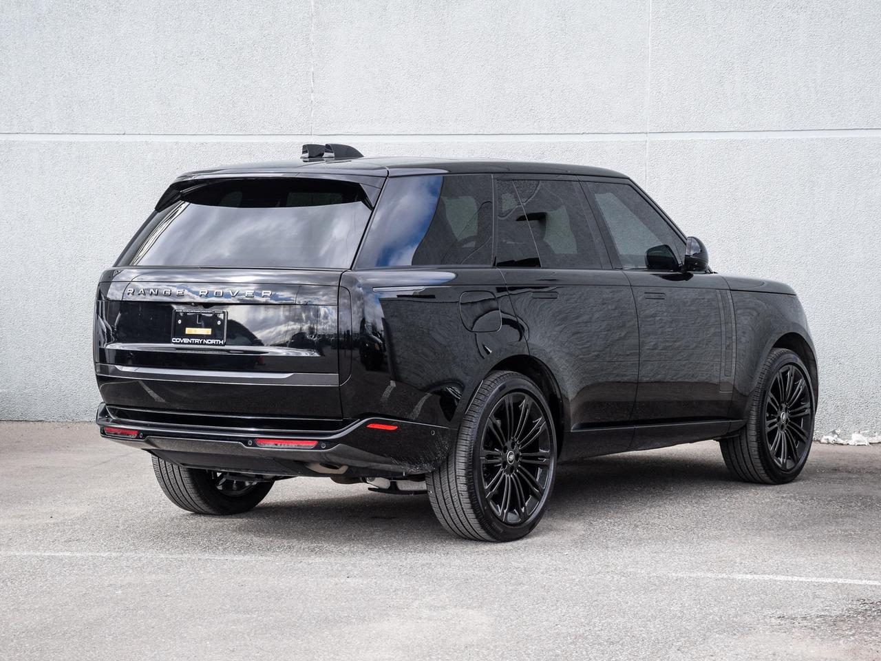 2025 Land Rover Range Rover P400 SE SWB Photo
