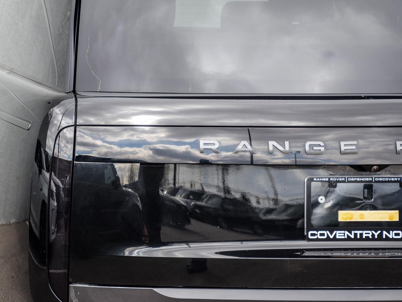 2025 Land Rover Range Rover P400 SE SWB Photo