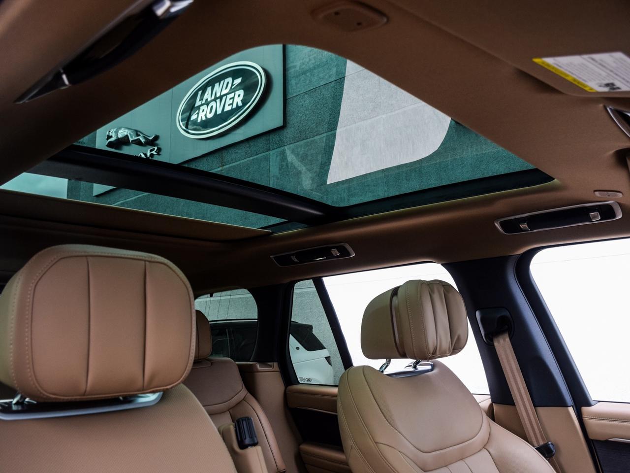 2025 Land Rover Range Rover P400 SE SWB Photo