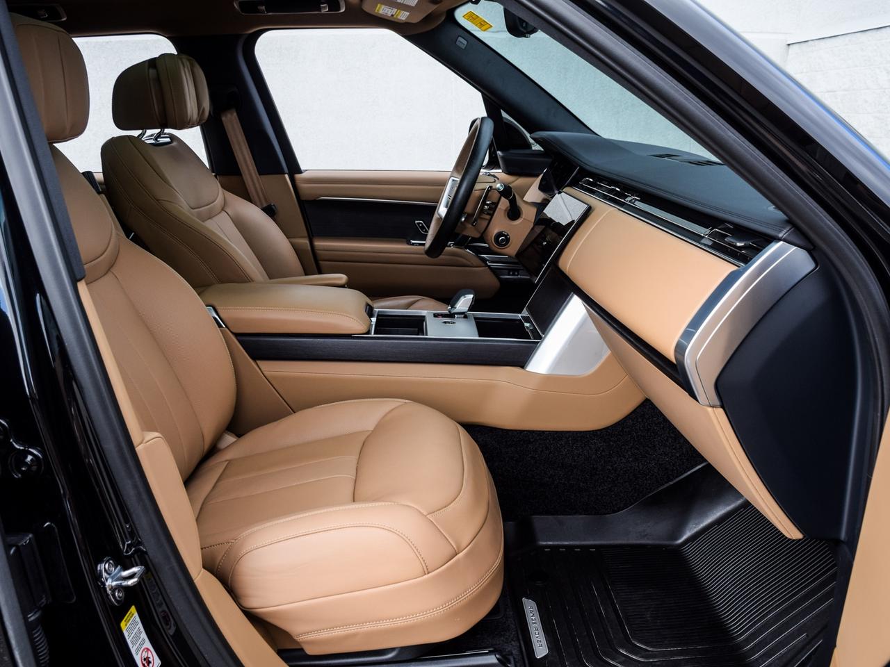 2025 Land Rover Range Rover P400 SE SWB Photo