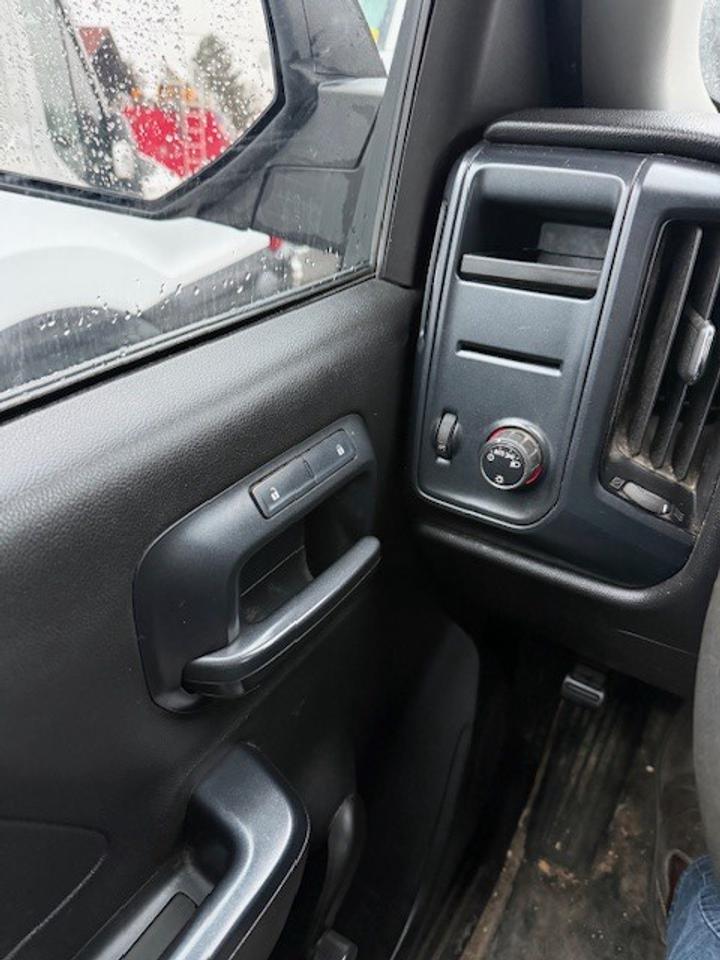 2015 GMC Sierra 1500 Only 98,000 Kms from new.  2Wd, Long box Photo