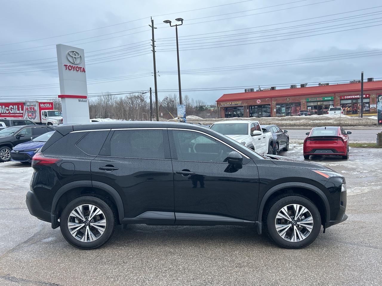 2023 Nissan Rogue SV Moonroof   LOW KM Photo