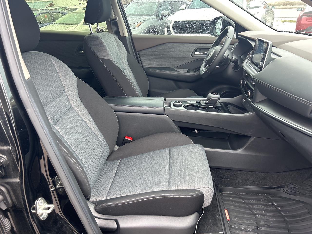 2023 Nissan Rogue SV Moonroof   LOW KM Photo