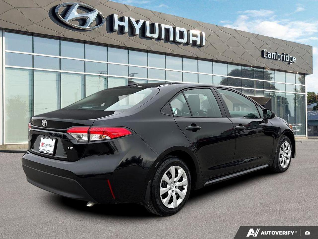 2024 Toyota Corolla LE   NO ACCIDENTS   CARPLAY   5.7L/100KM Photo