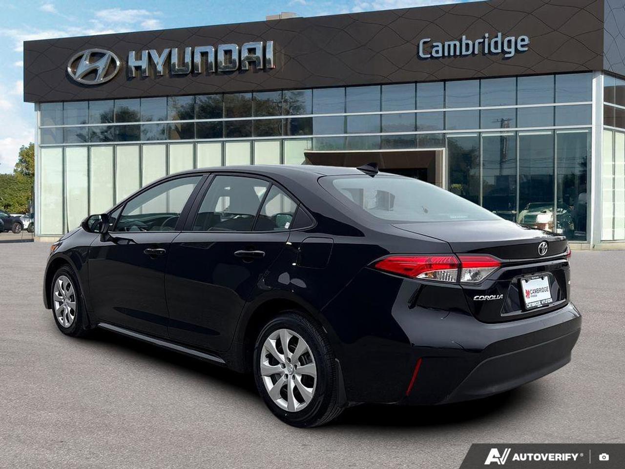 2024 Toyota Corolla LE   NO ACCIDENTS   CARPLAY   5.7L/100KM Photo4