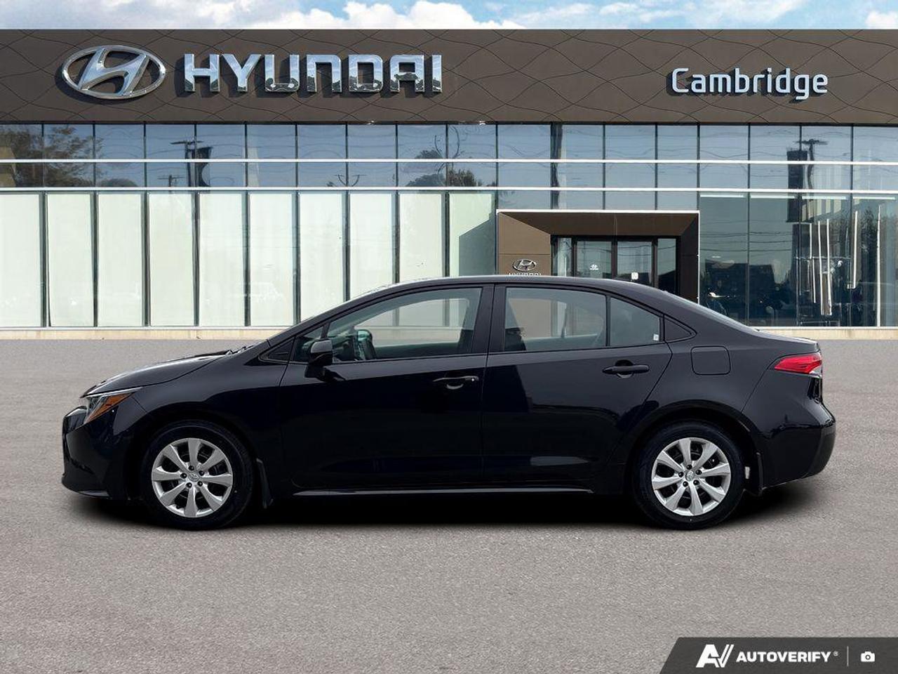 2024 Toyota Corolla LE   NO ACCIDENTS   CARPLAY   5.7L/100KM Photo3